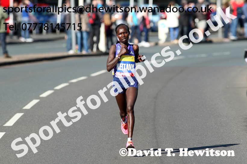 Mary Keitany on her way to winning the womens Morrisons Great North Run. Photo: David T. Hewitson/Sports for All Pics